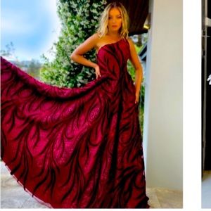 Beautiful maid of honour/ Mother of the bride dress